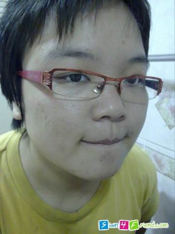 แค่รู้ว่ารัก รักเธอจนหมดใจ ไม่รู้ตรงไหน ขอเพียงแต่ให้เป็นเธอ 
ไม่มีตรงไหนที่ไม่รัก รักเธอที่เธอเป็นเธอ ไม่ได้พลั้งได้เผลอ 
.....ฉันรักเธอ เพียงผู้เดียว.....