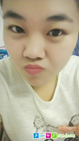 แต่แล้ว ฝันนั้นก็สลายไปในพริบตา
เมื่อมีคนหนึ่งเดินเข้ามา จับมือเธอแล้วเดินจากไป

ไม่อยากจะขัดใจตัวเอง ที่มันชอบเธอ
ไม่ให้ชอบเธอ ก็คงเป็นไปไม่ได้
เพราะใจมันคิดไปไกล ยากที่จะดึงกลับแล้ว
จำเป็นต้องขัดใจตัวเอง ข่มตาลงแล้วหันหลังกลับ
ปลอบใจว่าไม่เป็นไร คิดว่าเป็นความสุขเล็กๆน้อยๆไป