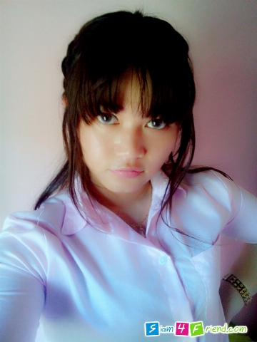 เค้ายังว่างนะ แอดมาคุยกับเค้าหน่อยจิ ^_^ ไม่ดุหรอก