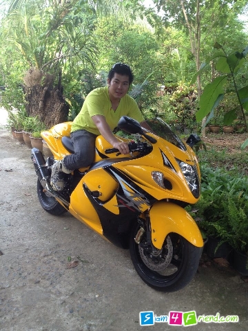 เรื่องรัก เรื่องใคร่ ไม่ค่อยถนัด … แต่ถ้าเรื่องกอด เรื่องฟัด จัดเต็ม