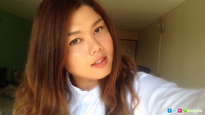 พี่ชายขาวตี๋นิสัยดี จิงใจ ชอบสาวสอง แอดมาคุยกันได้นะคะ รออยู่