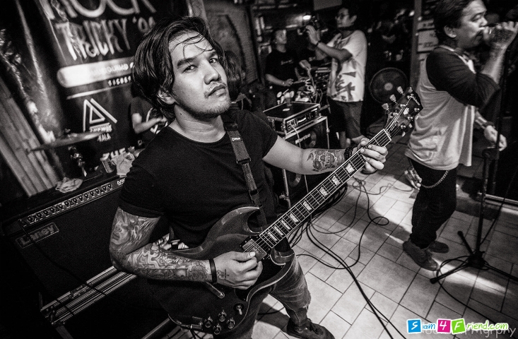 ควันลงเมื่อคืน นอนดึกคุยกัน 
Line puisuparwat